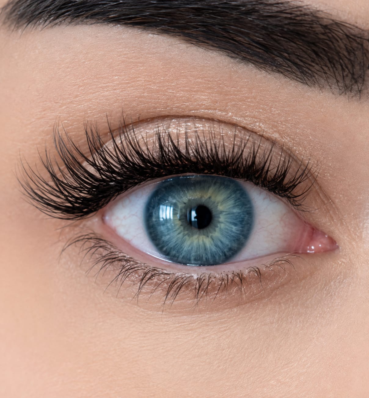 How to Apply Cluster Lashes: A Step-by-Step Guide